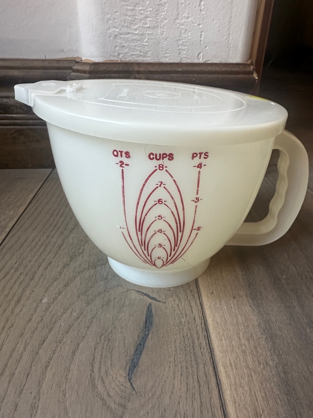 Vintage Tupperware Mix-N-Stor 500-2 mixing bowl with lid/spout 502-1